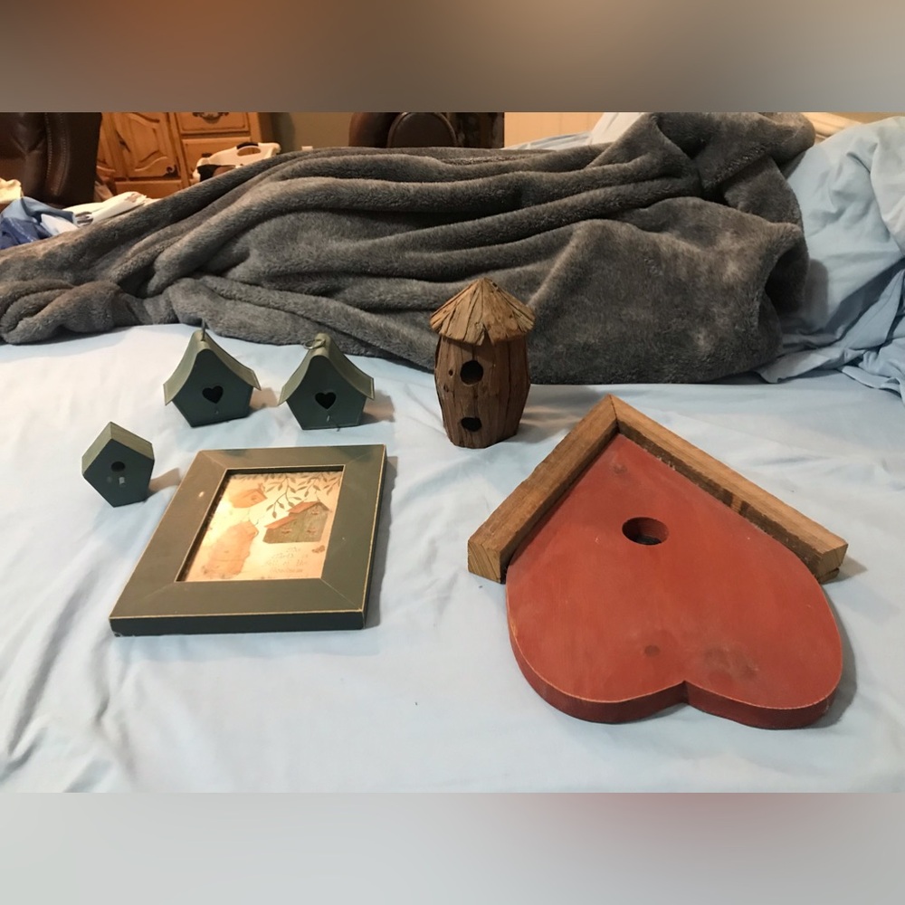 Various size birdhouses.